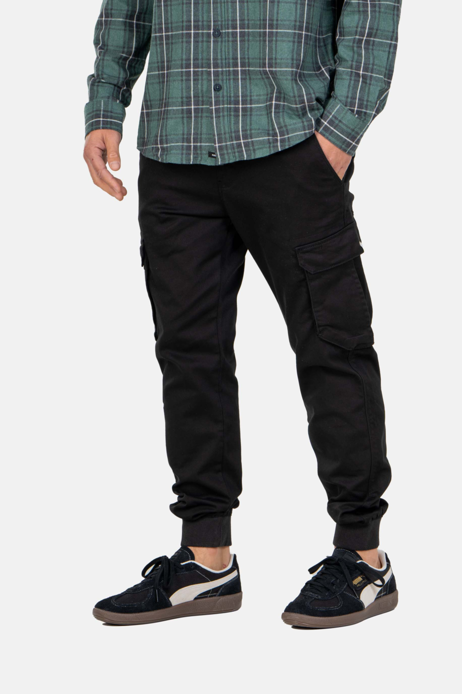 Women's - Slim Cargo Pants in Vulcan Black