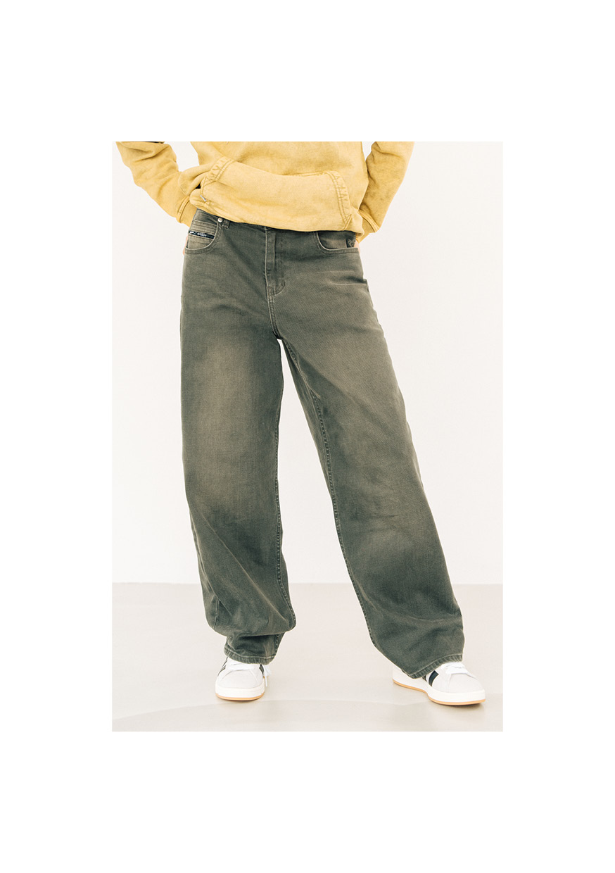 Reell_zine_AW_2024_A5_Reell-AW24_Lookbook-5