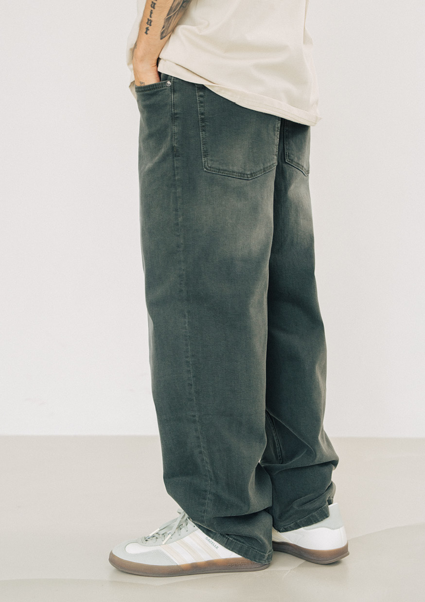 Reell_zine_AW_2024_A5_Reell-AW24_Lookbook-7